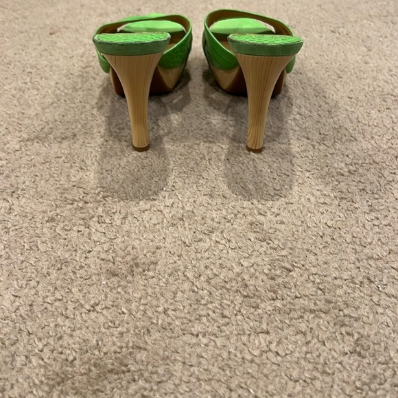 Nine West Green Mules Eye-Catching Modern Design - Picture 2 of 4